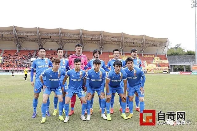 90后刮中福彩100万大奖 手抖得差点把奖票撕了